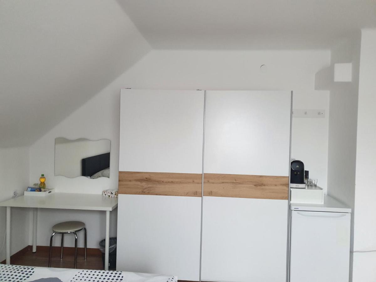 Bogi'S Ferienhaus - Pension Laakirchen Luaran gambar