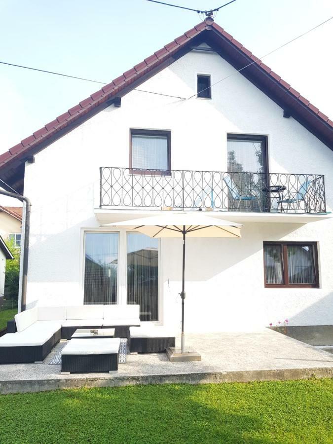 Bogi'S Ferienhaus - Pension Laakirchen Luaran gambar